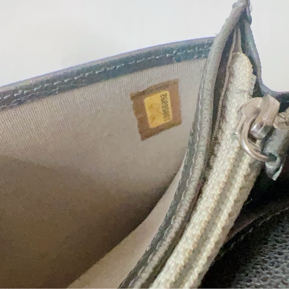 Authentic Chanel Bi-fold wallet. - Picture 7 of 9